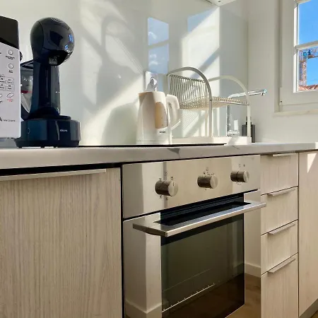 شقة Nestled In Bica: Small Studio, Big Experience